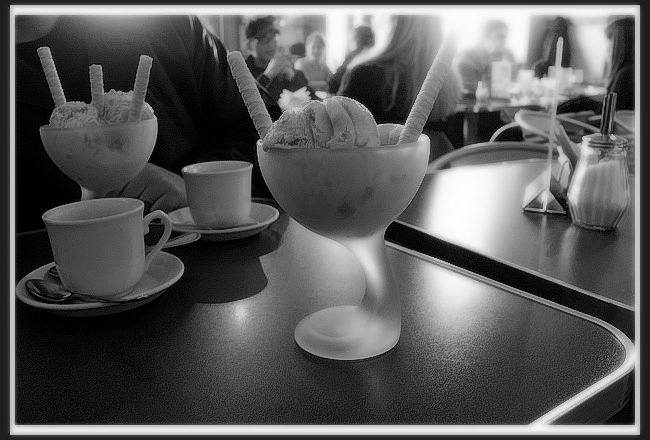 photo "Caf&#233;" tags: still life, black&white, 