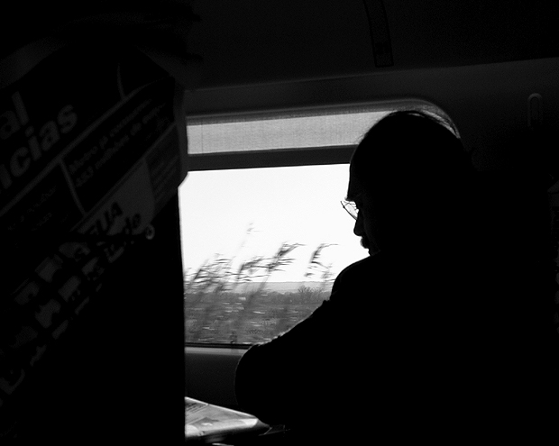 photo "Travelling..." tags: reporting, black&white, 