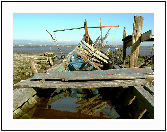 photo "Sweet Boat, be no longer sad, please?" tags: landscape, water