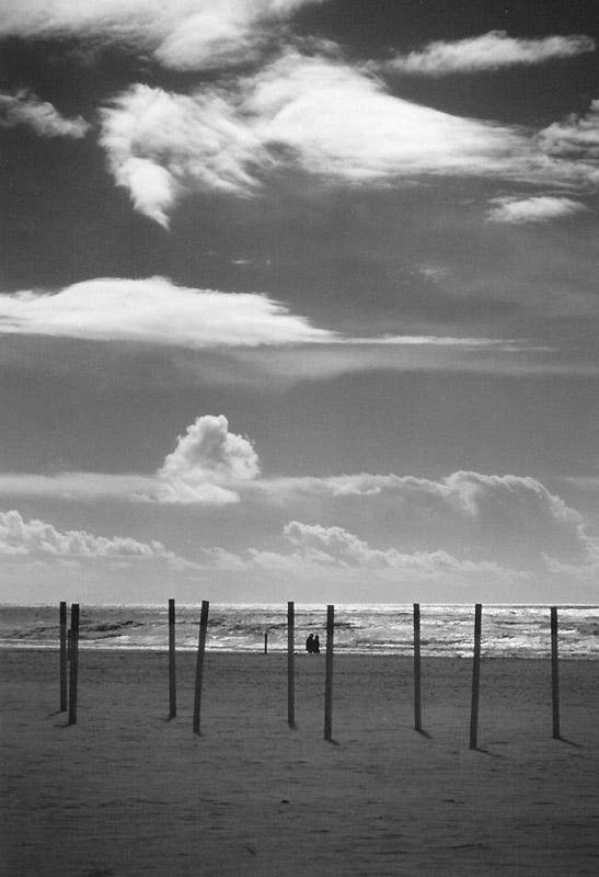 photo "Walks" tags: black&white, landscape, clouds