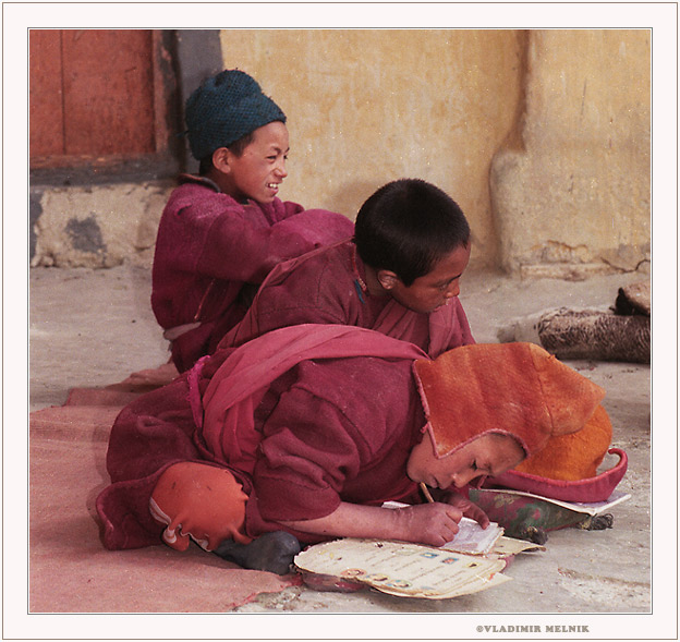 photo "Diligent pupil or may be future Dalay Lama" tags: genre, travel, Asia