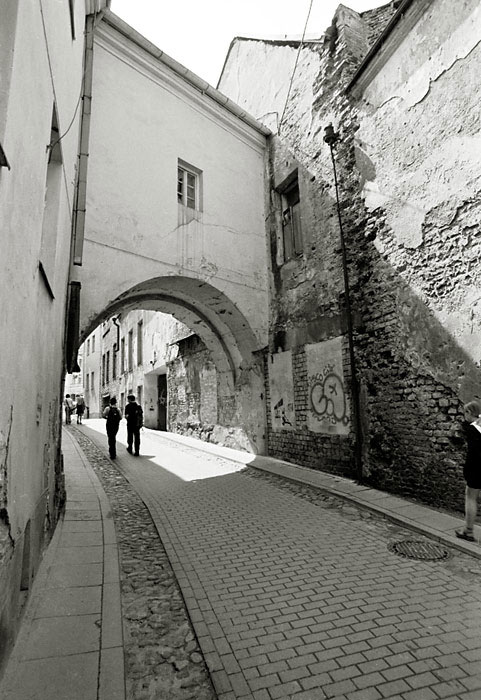 photo "Street of Vilnius#5" tags: black&white, 