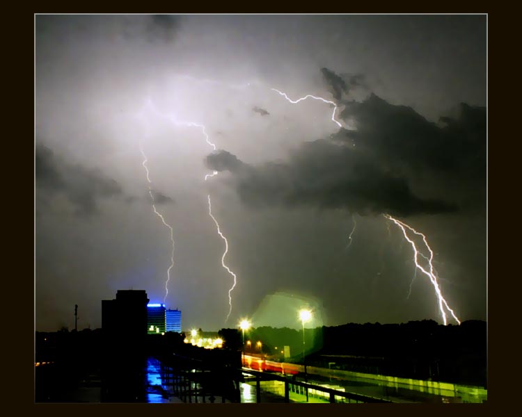 photo "Flash" tags: landscape, clouds, night