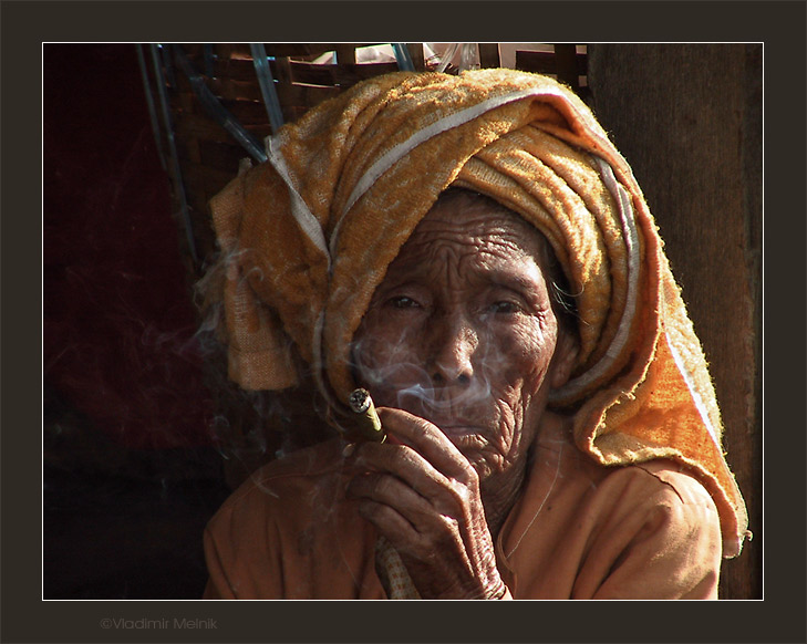 photo "In the haze of past..." tags: portrait, travel, Asia, woman