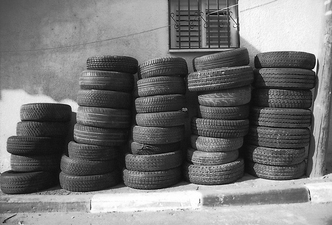 photo "Old Tyres." tags: genre, abstract, 