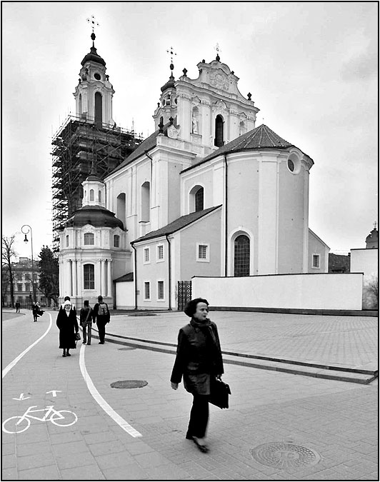 фото "Кривые #2, улицы Вильнюса" метки: архитектура, черно-белые, пейзаж, 