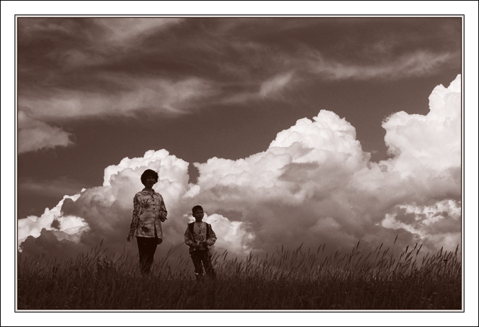 Картинки мальчик мечтает о полетах. Облака плывут. Тучи жанр. Творение тучи. Тучи.