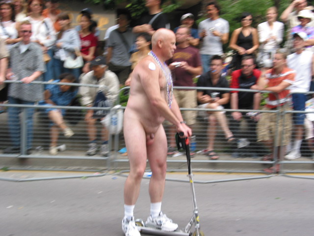photo "Gay pride parade" tags: reporting, 