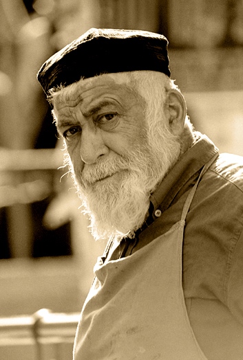 photo "Old shoemaker" tags: portrait, man