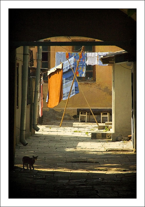 photo "Old court yard" tags: architecture, travel, landscape, Europe