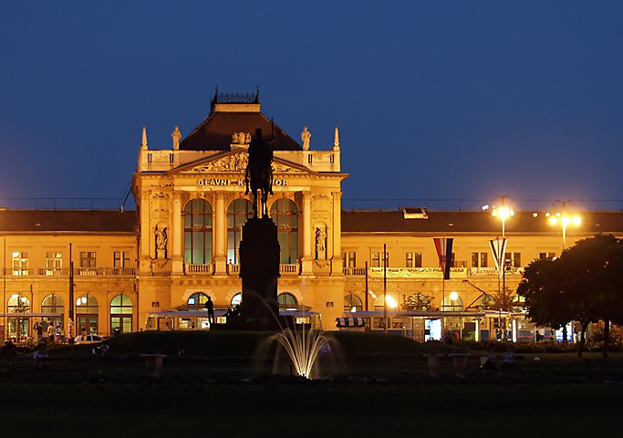 photo "Blue Hour" tags: architecture, travel, landscape, Europe