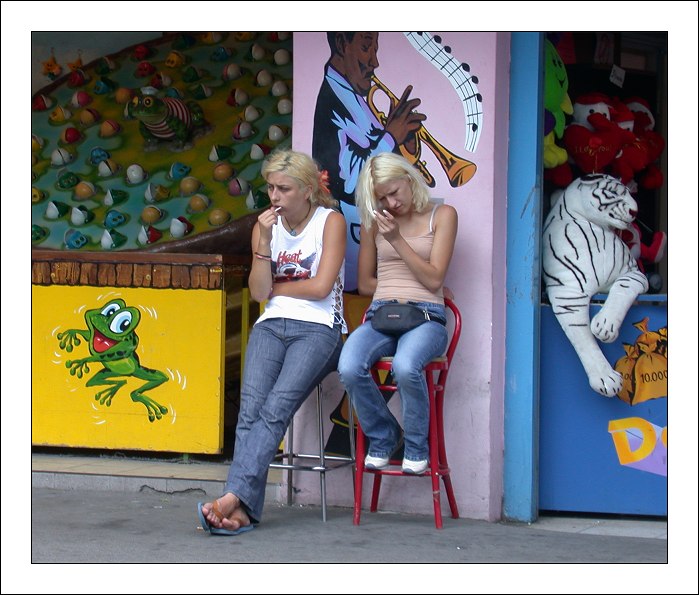 фото "Two Dull Laties And a Tiger" метки: портрет, путешествия, Европа, женщина