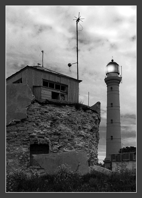 фото "Маячит" метки: архитектура, пейзаж, облака