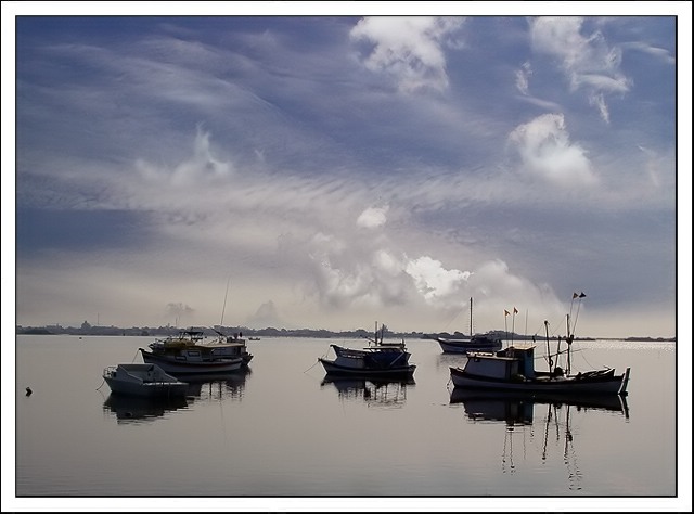photo "Boats" tags: landscape, clouds
