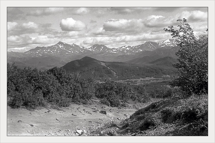 фото "Камчатка, пейзаж с видом на Дзензур" метки: путешествия, черно-белые, 
