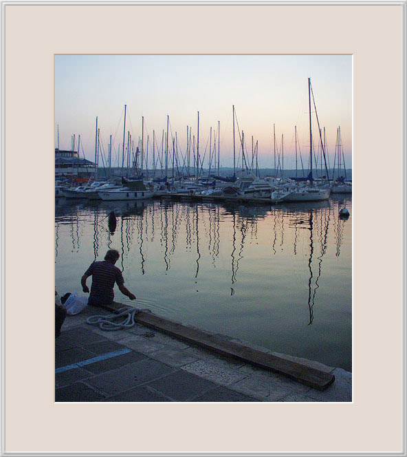 photo "Port Evening. The Same Fisherman." tags: landscape, architecture, sunset