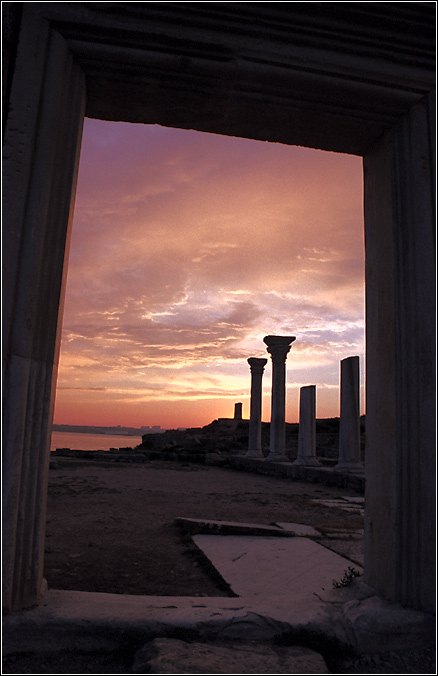 photo "Chersonesos: Dawn" tags: landscape, architecture, sunset