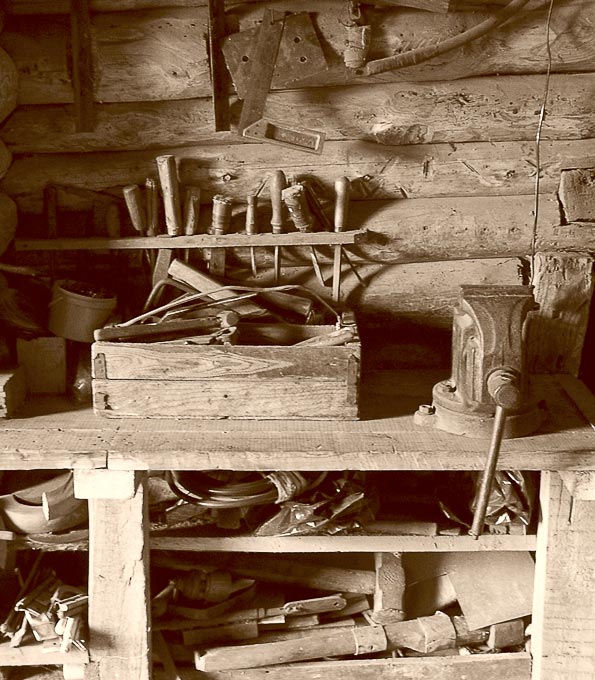 photo "Working workbench" tags: black&white, 