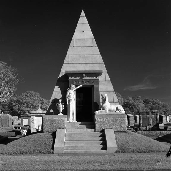 photo "Cemetery,New Orleans,La." tags: architecture, misc., landscape, 