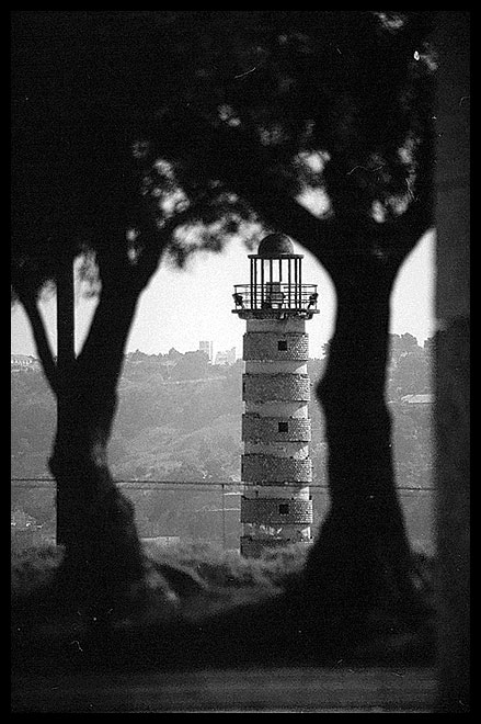 photo "i::stand::tall" tags: architecture, black&white, landscape, 