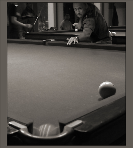 photo "In a billiard pocket!" tags: reporting, black&white, 