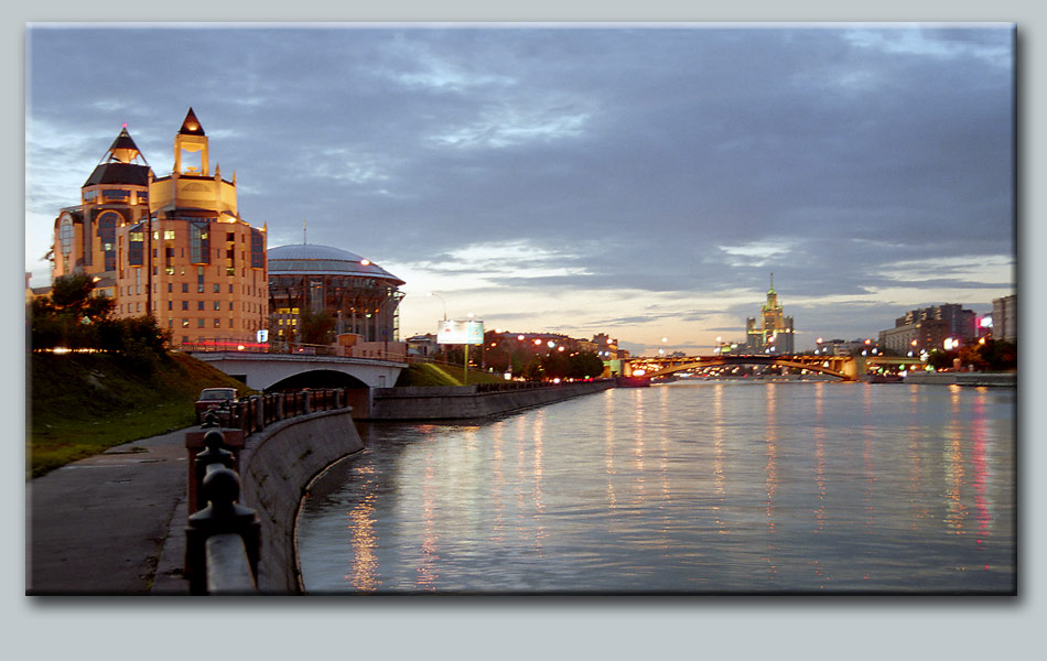 photo "The Moscow quay" tags: architecture, landscape, night