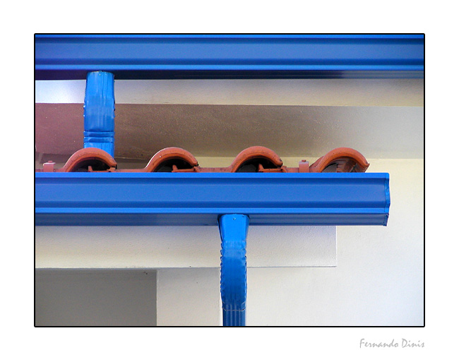 photo "Gutter" tags: architecture, abstract, landscape, 
