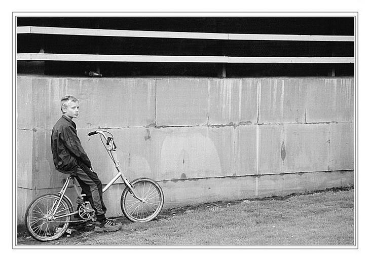 photo "The Boy and the Cycle." tags: portrait, genre, man
