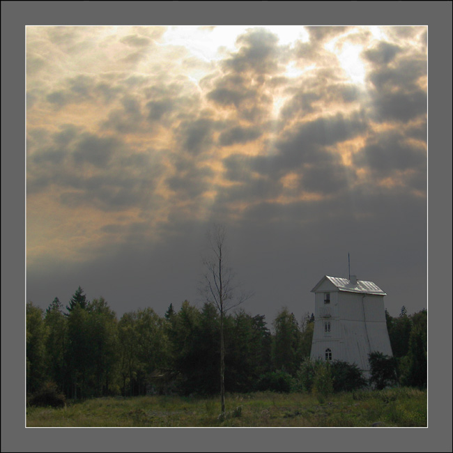 photo "Roof" tags: landscape, nature, clouds