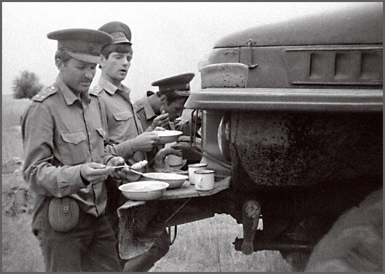 photo "Sketches about the Soviet Army. A breakfast." tags: genre, 