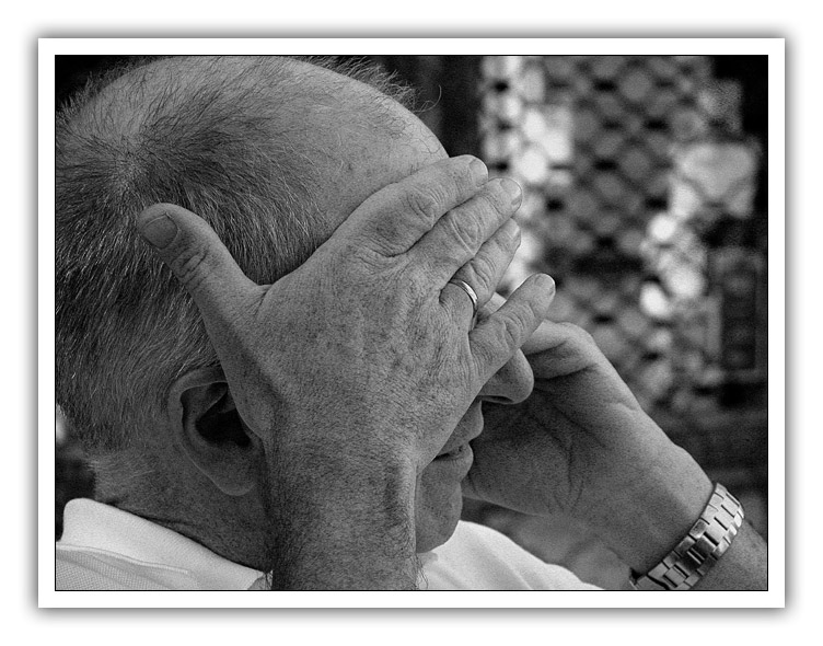 photo "Thinking!" tags: black&white, portrait, man