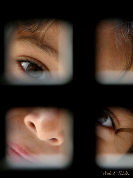 photo "A peep" tags: portrait, children