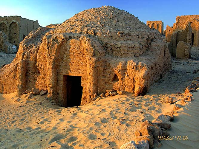 photo "Ancient Adobe Tombs #1" tags: architecture, travel, landscape, Africa