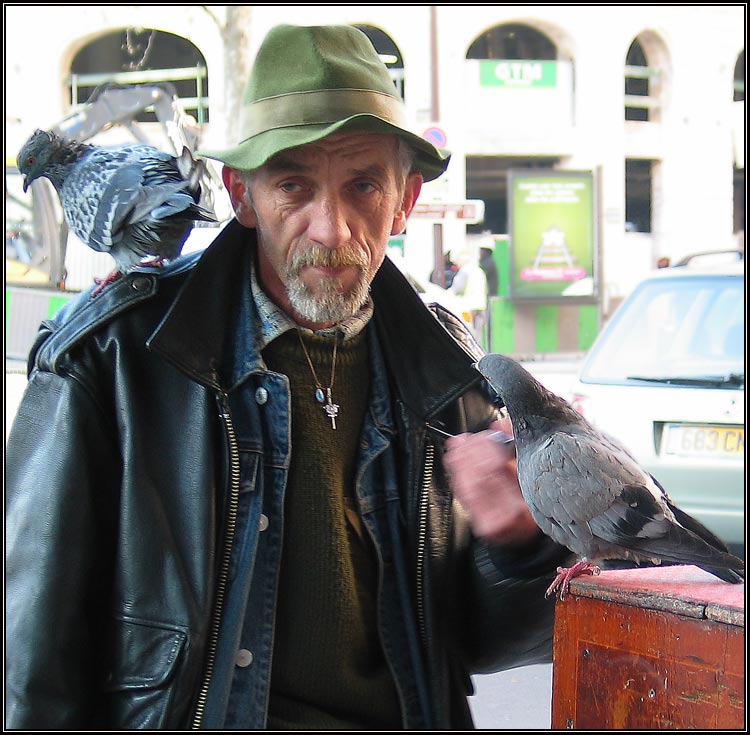 photo "Music box performer" tags: travel, Europe