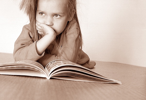 photo "with book" tags: black&white, portrait, children