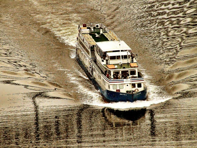 photo "Barco no Rio Douro (Ship in the river Douro)" tags: landscape, 