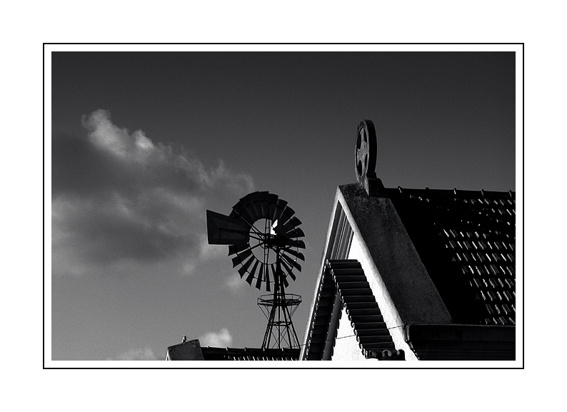 photo "Faith and wind #2" tags: black&white, architecture, landscape, 