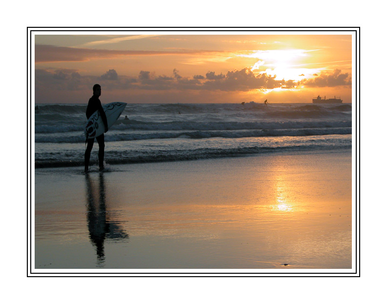 photo "Surfers" tags: landscape, sunset