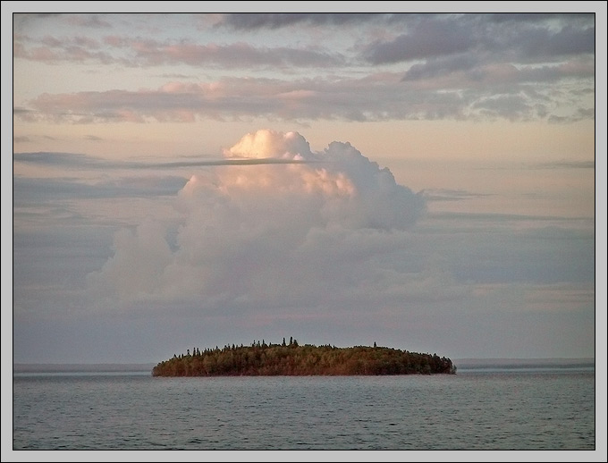 photo "Island" tags: landscape, clouds, water