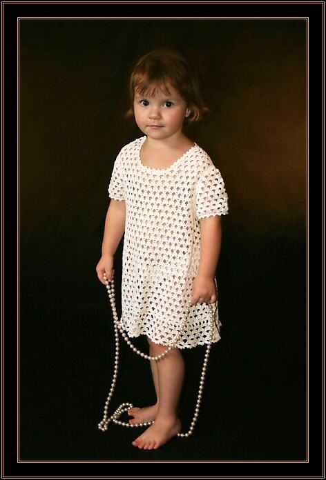 photo "Games with a beads (or little Mona Lisa)" tags: portrait, misc., children