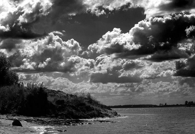 photo "The Summer" tags: landscape, black&white, clouds