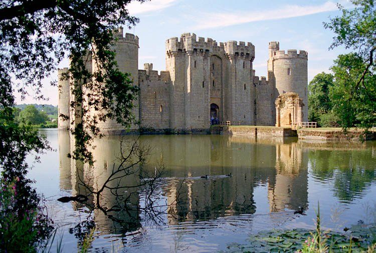 photo "The Bodiam Castle" tags: architecture, landscape, water