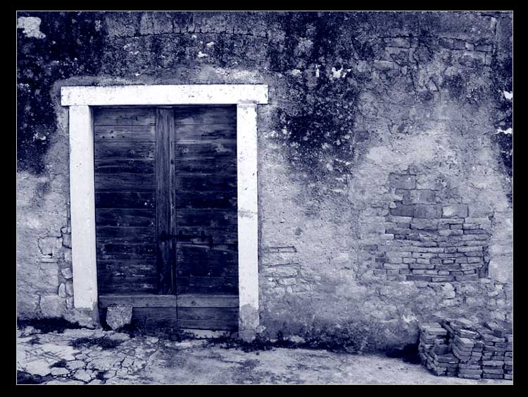 photo "Just old doors" tags: architecture, travel, landscape, Europe