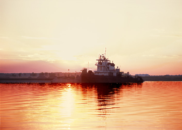 photo "The Towboat" tags: landscape, sunset, water
