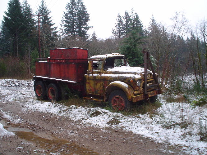 photo "Forgoten dead car." tags: genre, 