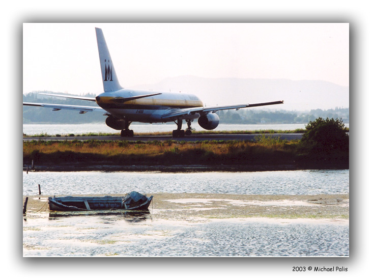 photo "The Boat and the plane" tags: travel, abstract, Europe