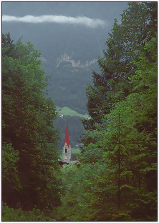 photo "red roof" tags: landscape, forest, mountains