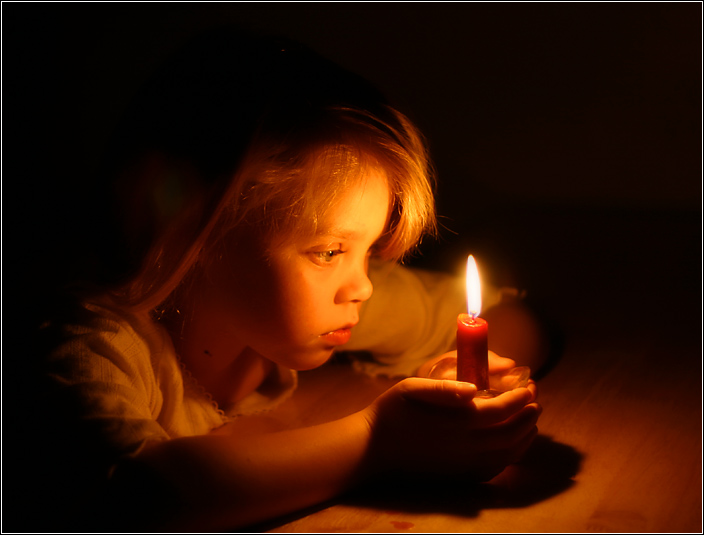 photo "Candle Magic." tags: portrait, misc., children