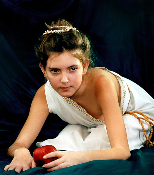 photo "Girl & Apple" tags: genre, portrait, children