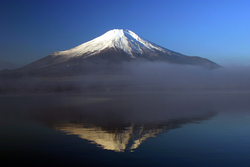 photo "Lake Yamanaka" tags: landscape, mountains, water